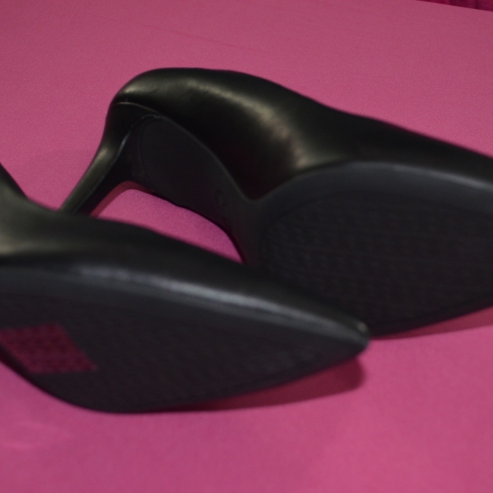 Michael Kors New Dorthy Flex Leather Pump - Picture 13 of 14